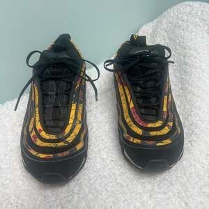 Nike WOMANS AIR MAX 97 SE/ SIZE 6 BLACK Floral Yellow Nike  Sneakers